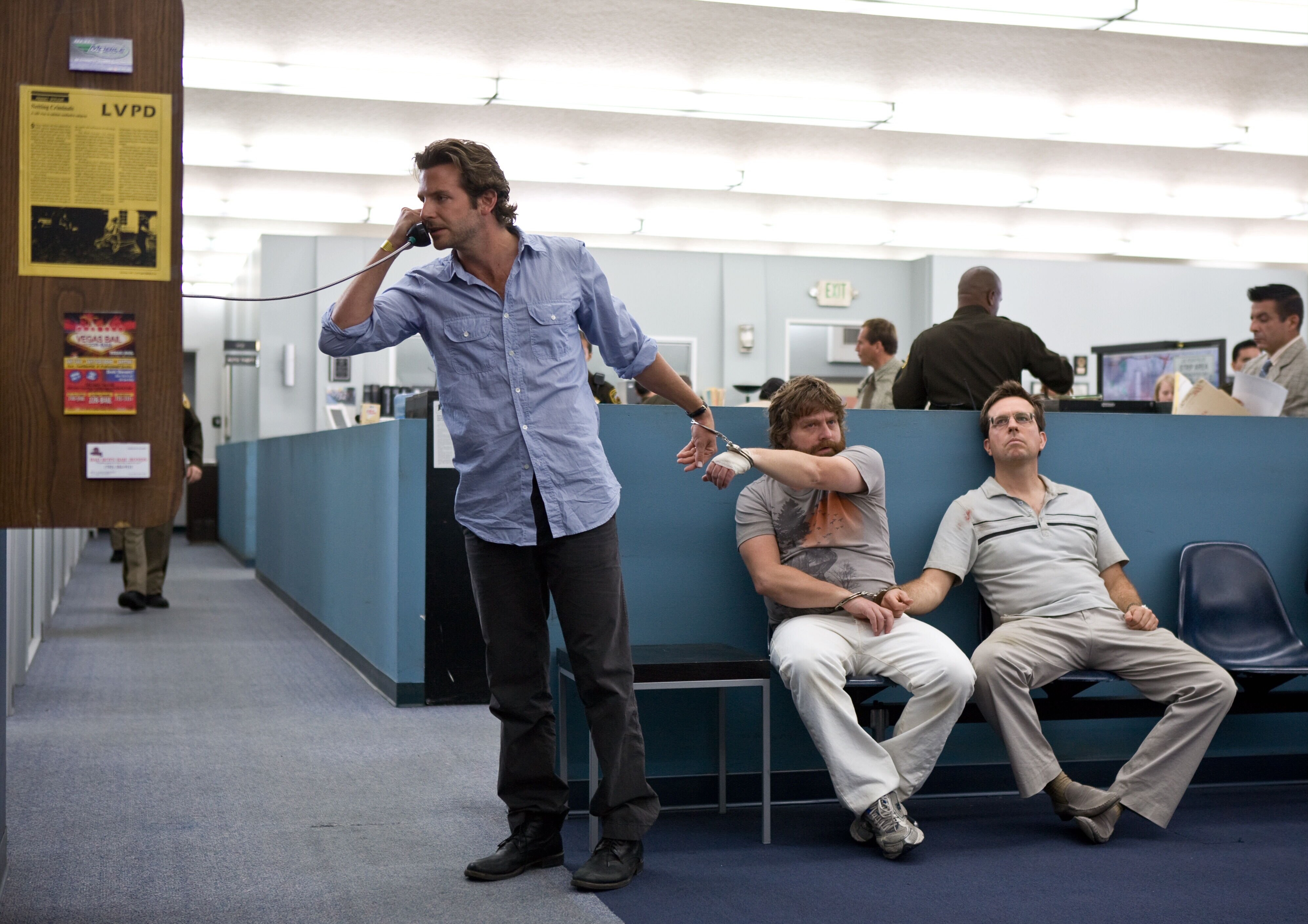 Bradley Cooper, Zach Galifianakis, and Ed Helms in Мальчишник в Вегасе (2009)
