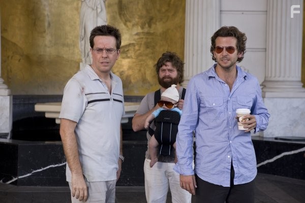 Bradley Cooper, Zach Galifianakis, and Ed Helms in Мальчишник в Вегасе (2009)