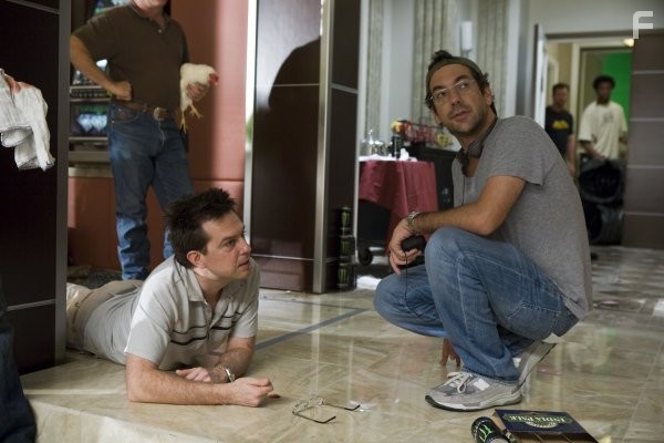 Todd Phillips and Ed Helms in Мальчишник в Вегасе (2009)