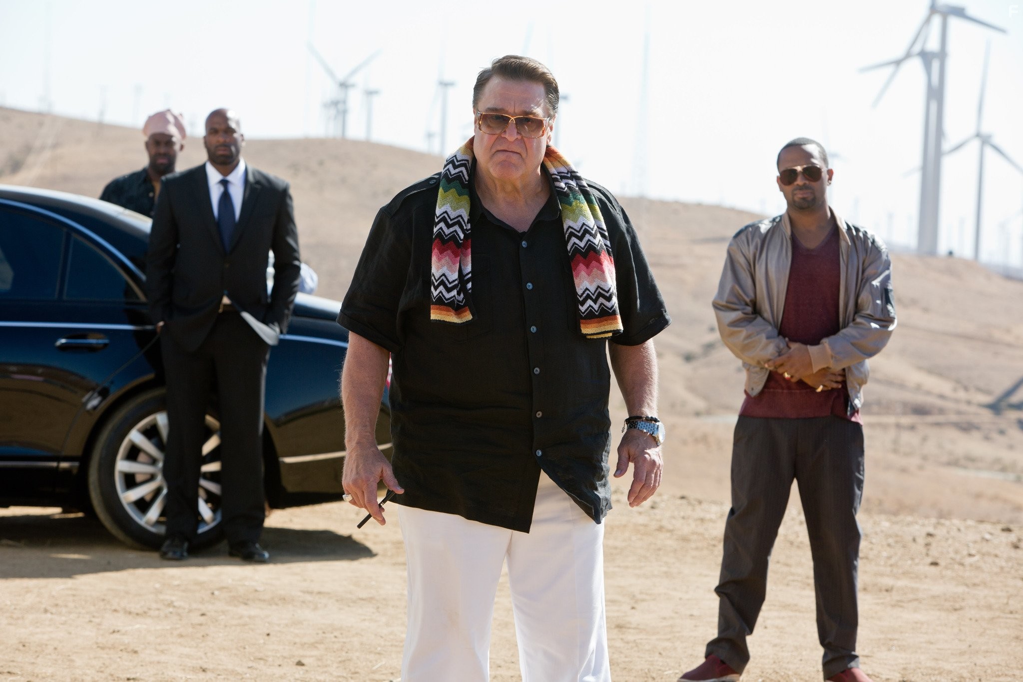 John Goodman and Mike Epps in Мальчишник: Часть III (2013)