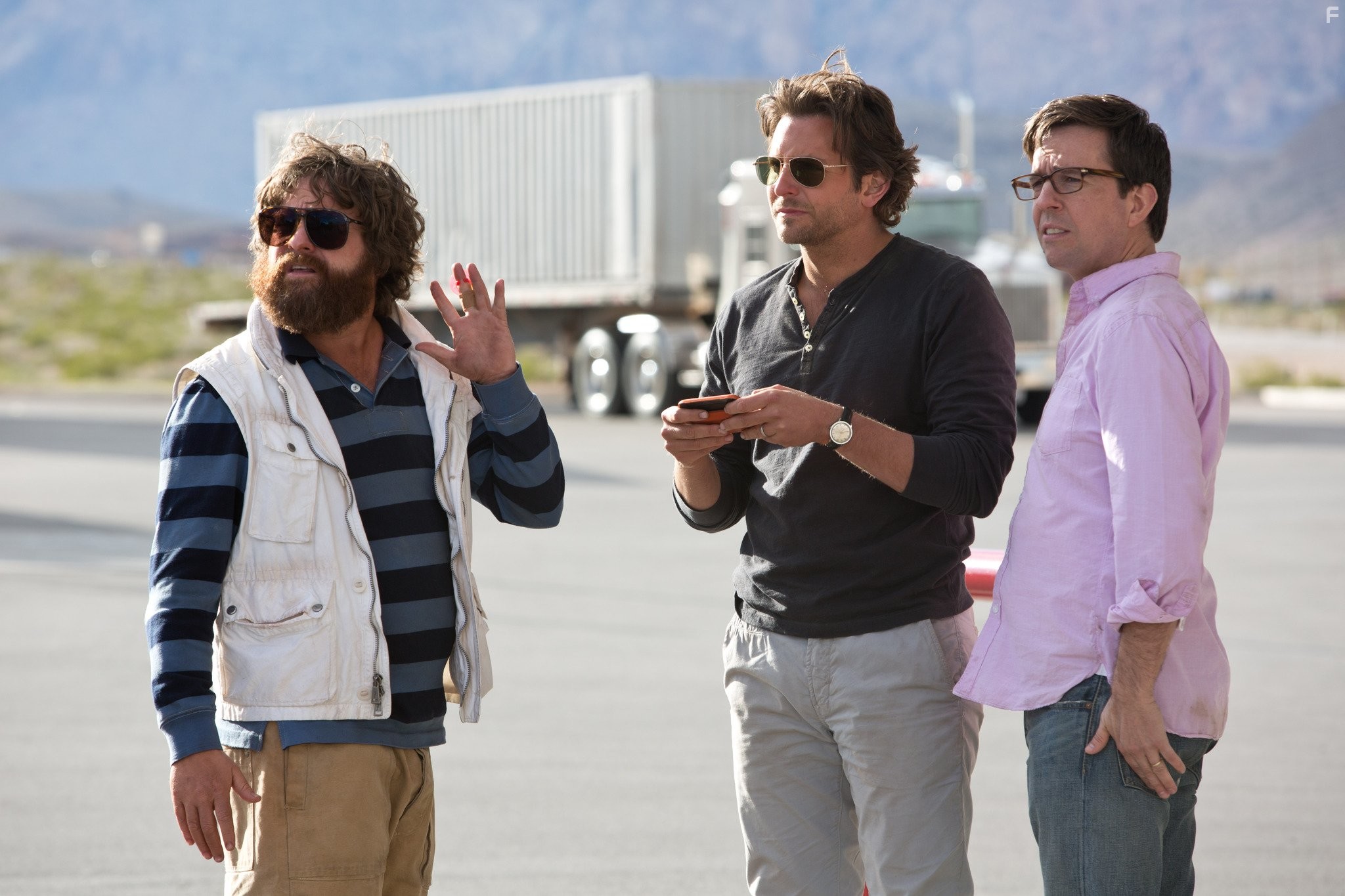 Bradley Cooper, Zach Galifianakis, and Ed Helms in Мальчишник: Часть III (2013)