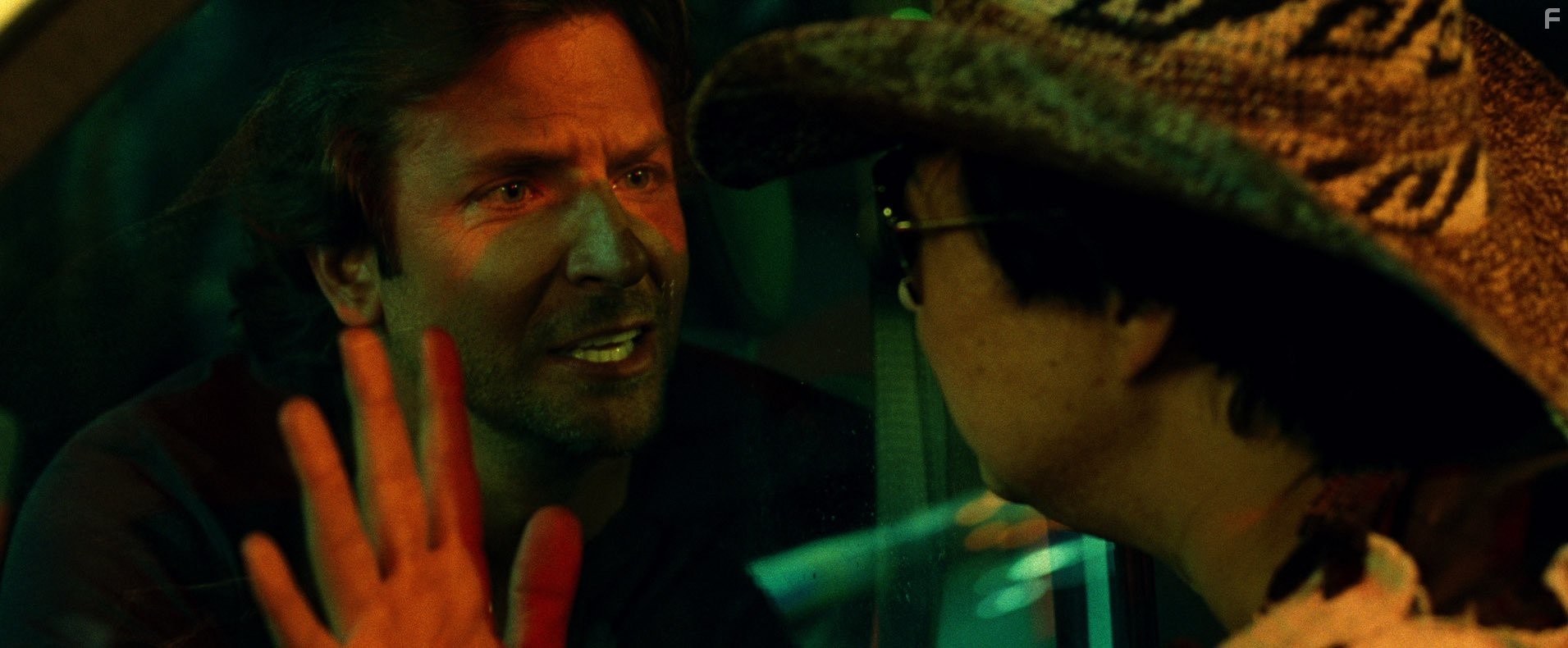 Bradley Cooper and Ken Jeong in Мальчишник: Часть III (2013)