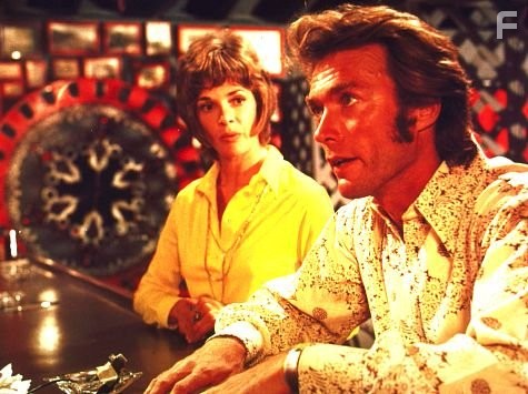 Clint Eastwood and Jessica Walter in Сыграй мне перед смертью (1971)