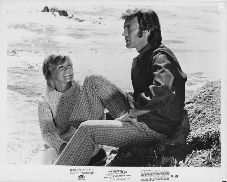 Clint Eastwood and Donna Mills in Сыграй мне перед смертью (1971)