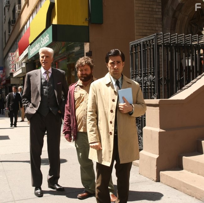 Ted Danson, Jason Schwartzman, and Zach Galifianakis in Убить скуку (2009)