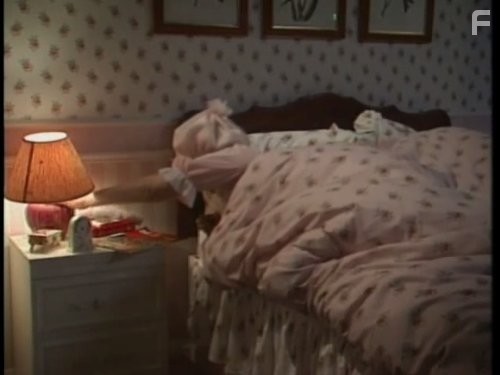 Patricia Routledge and Clive Swift in Соблюдая приличия (1990)