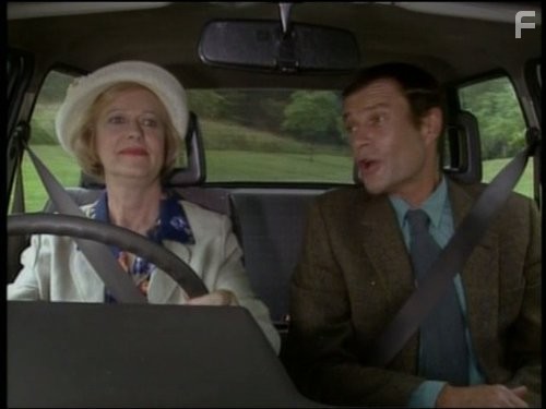 David Griffin and Josephine Tewson in Соблюдая приличия (1990)