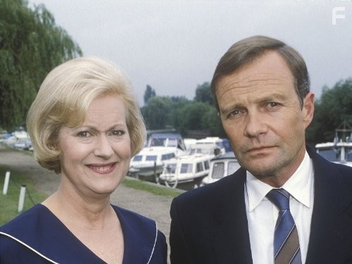 David Griffin and Josephine Tewson in Соблюдая приличия (1990)