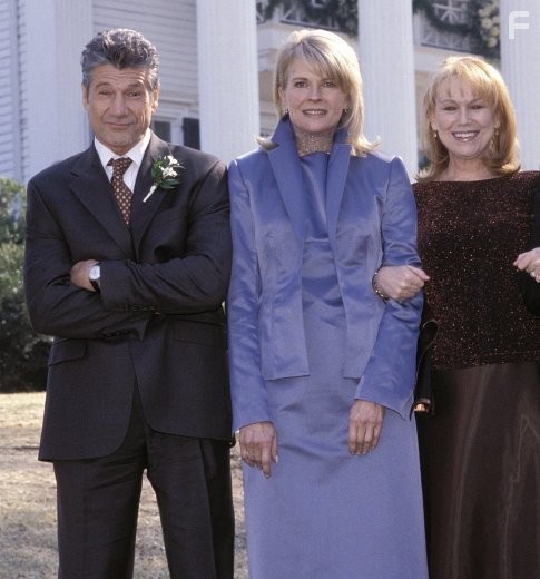 Candice Bergen, Mary Kay Place, and Fred Ward in Стильная штучка (2002)