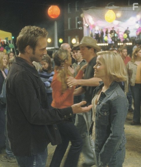 Reese Witherspoon and Josh Lucas in Стильная штучка (2002)