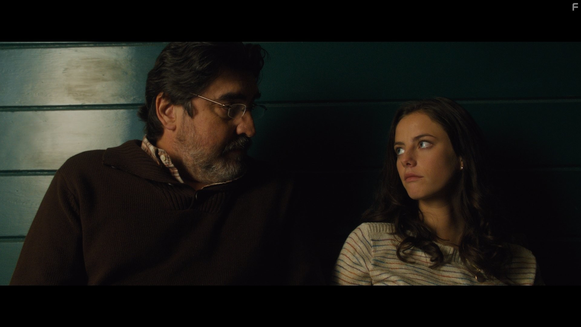 Alfred Molina and Kaya Scodelario in Эмануэль и правда о рыбах (2013)