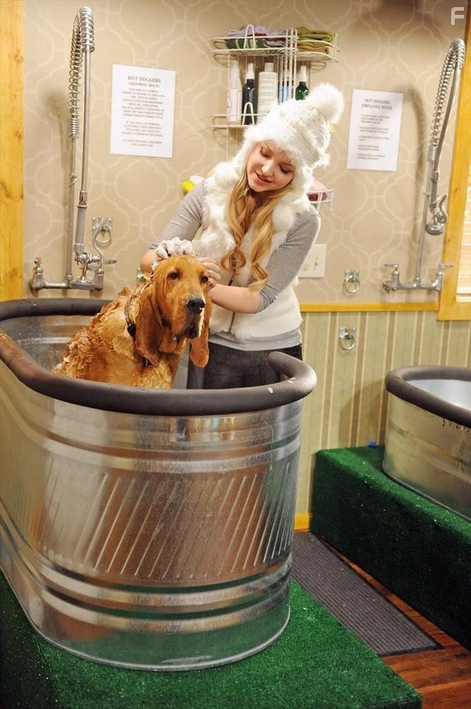 Dove Cameron in Облако 9 (2014)