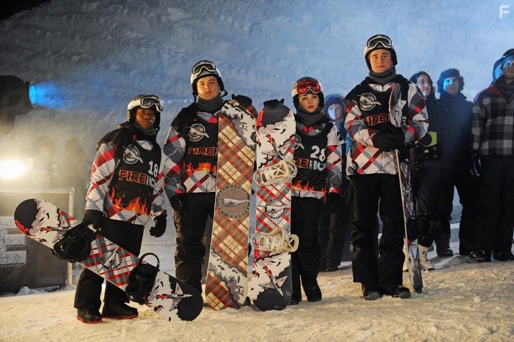 Luke Benward, Andrew Caldwell, Carlon Jeffery, and Dove Cameron in Облако 9 (2014)