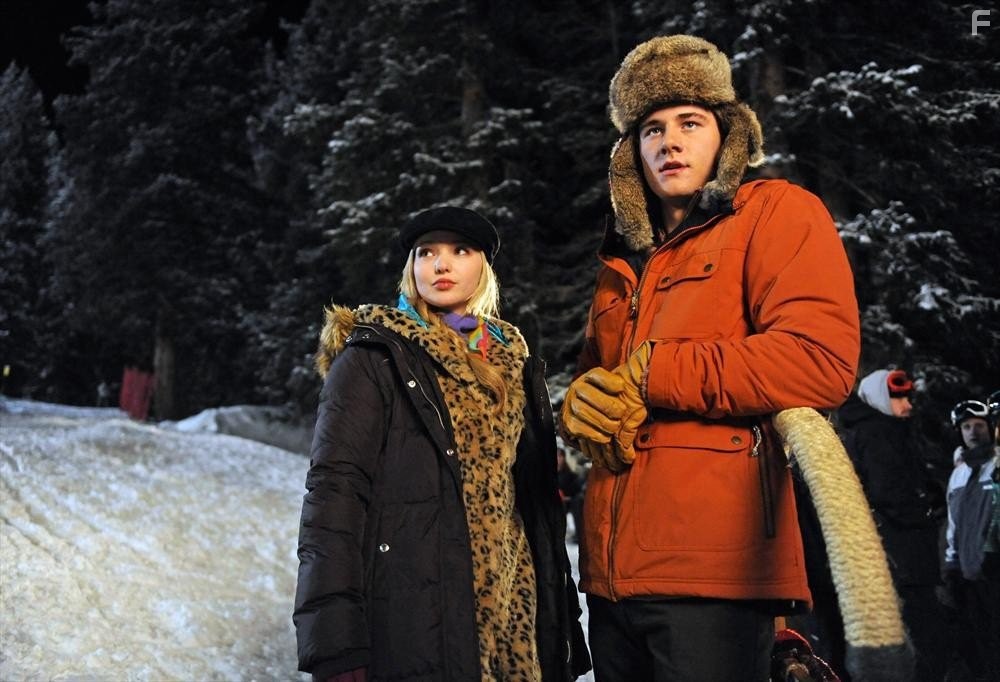 Luke Benward and Dove Cameron in Облако 9 (2014)