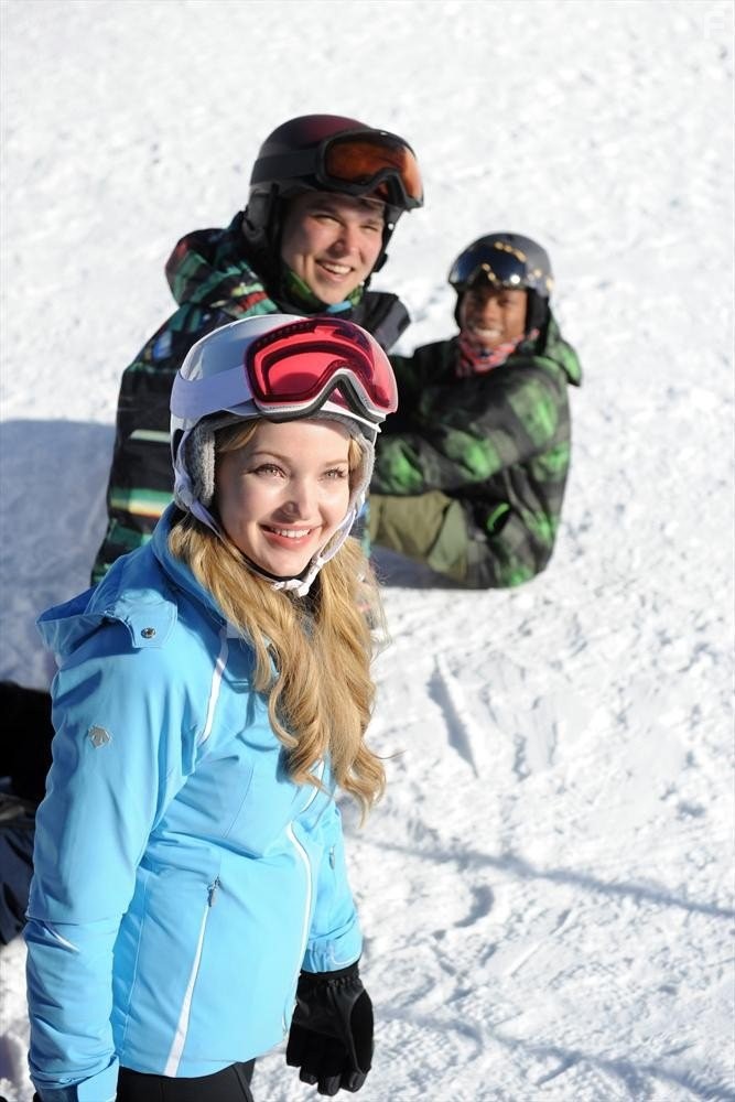 Andrew Caldwell, Carlon Jeffery, and Dove Cameron in Облако 9 (2014)