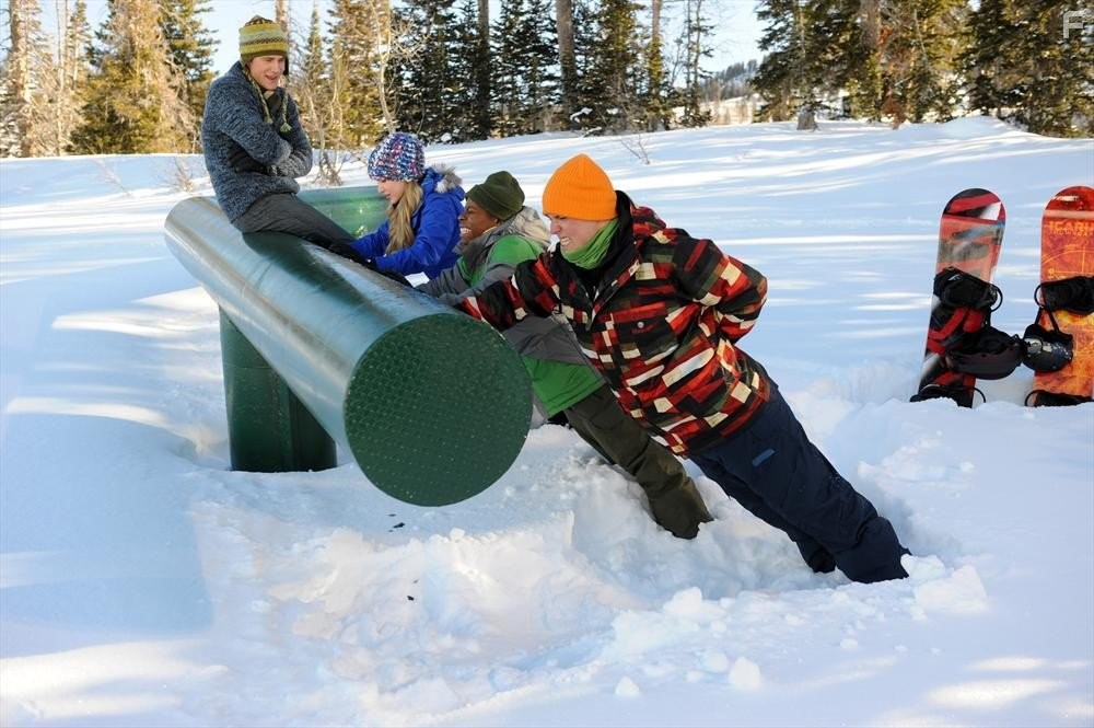 Luke Benward, Andrew Caldwell, Carlon Jeffery, and Dove Cameron in Облако 9 (2014)