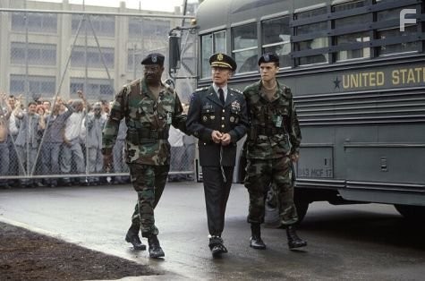 Robert Redford, Nick Kokich, and Maurice Bullard in Последний замок (2001)