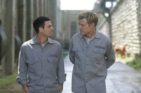 Robert Redford and Mark Ruffalo in Последний замок (2001)
