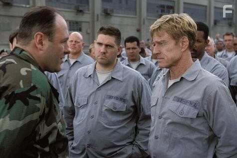 Robert Redford and James Gandolfini in Последний замок (2001)