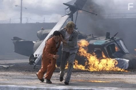 Robert Redford and Mark Ruffalo in Последний замок (2001)