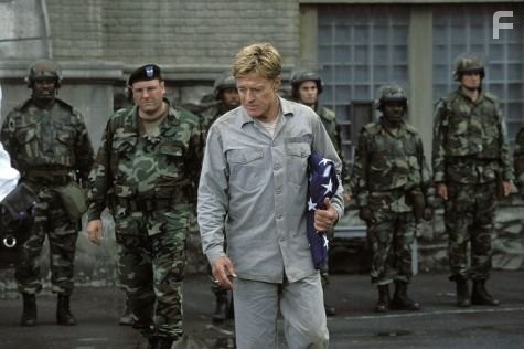 Robert Redford and James Gandolfini in Последний замок (2001)