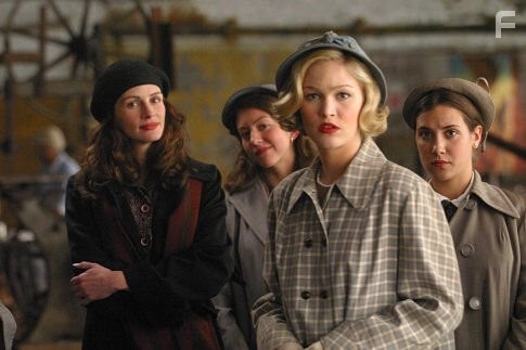 (L-R) Julia Roberts, Daisy Baldwin, Julia Stiles, Annika Marks.