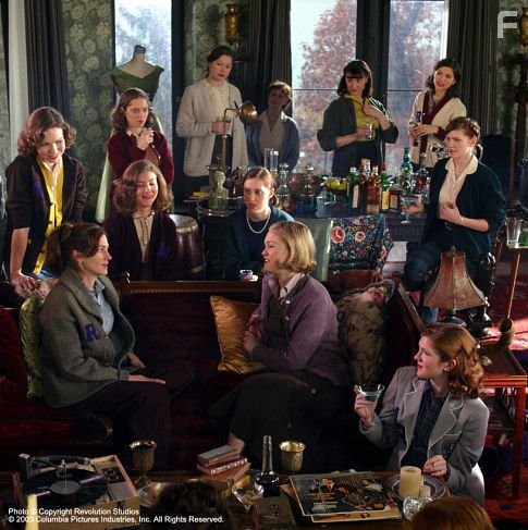 Julia Roberts, Kirsten Dunst, Julia Stiles, Ginnifer Goodwin, and Maggie Gyllenhaal in Улыбка Моны Лизы (2003)