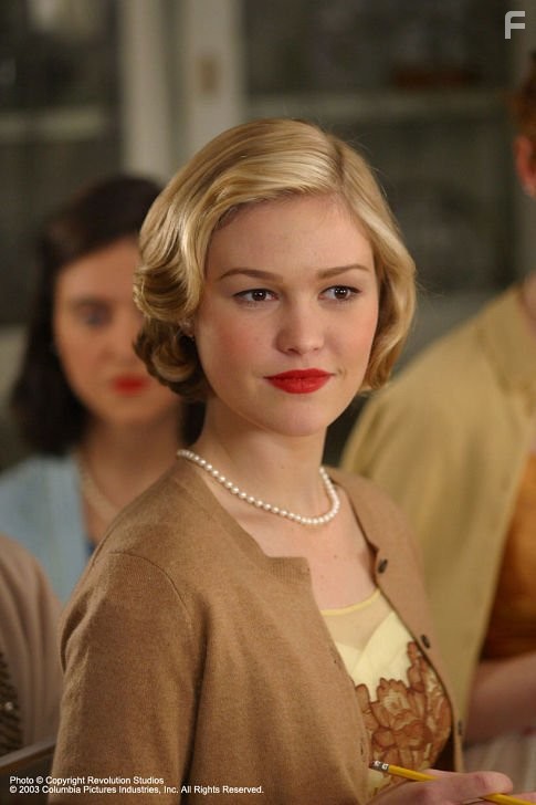Julia Stiles in Улыбка Моны Лизы (2003)