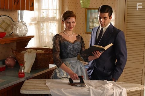 Kirsten Dunst and Jordan Bridges in Улыбка Моны Лизы (2003)