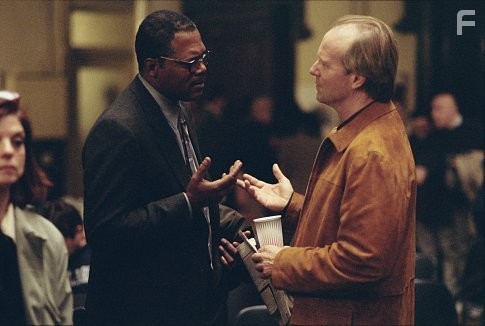 Samuel L. Jackson as Doyle Gipson and William Hurt as his sponsor