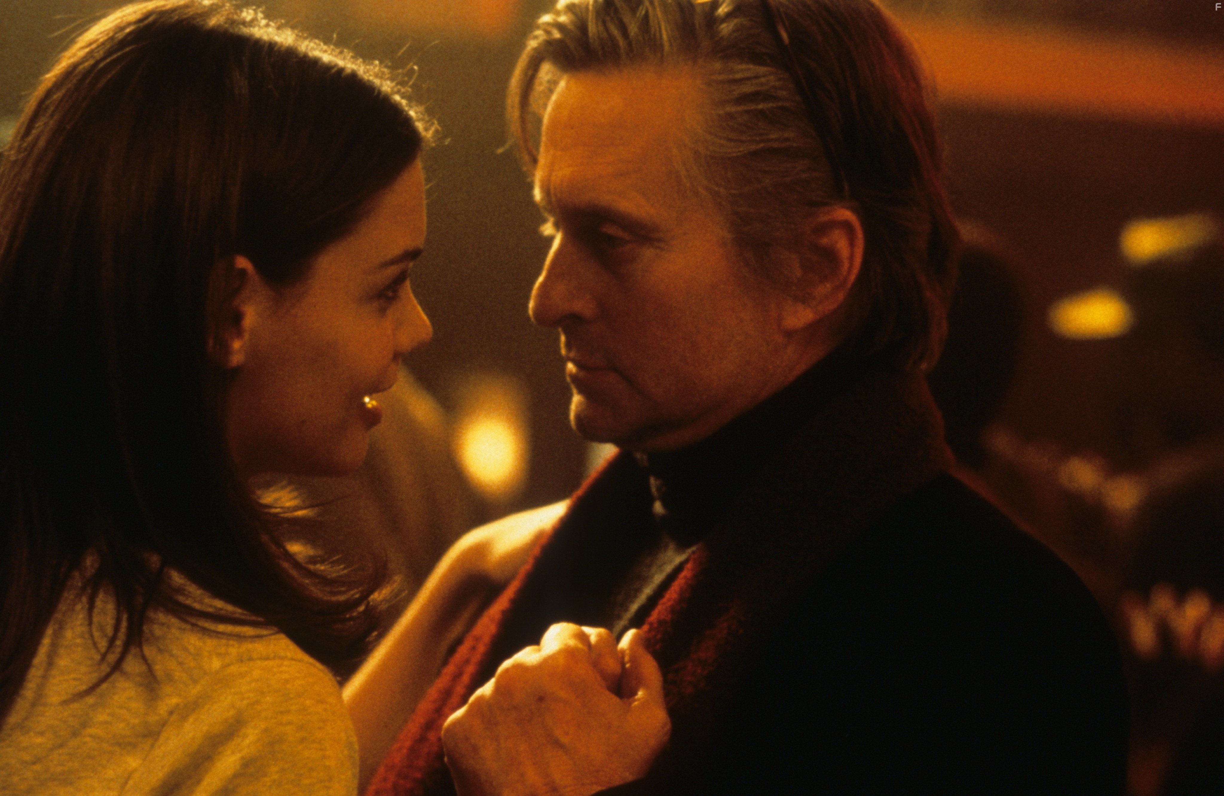 Michael Douglas and Katie Holmes in Вундеркинды (2000)