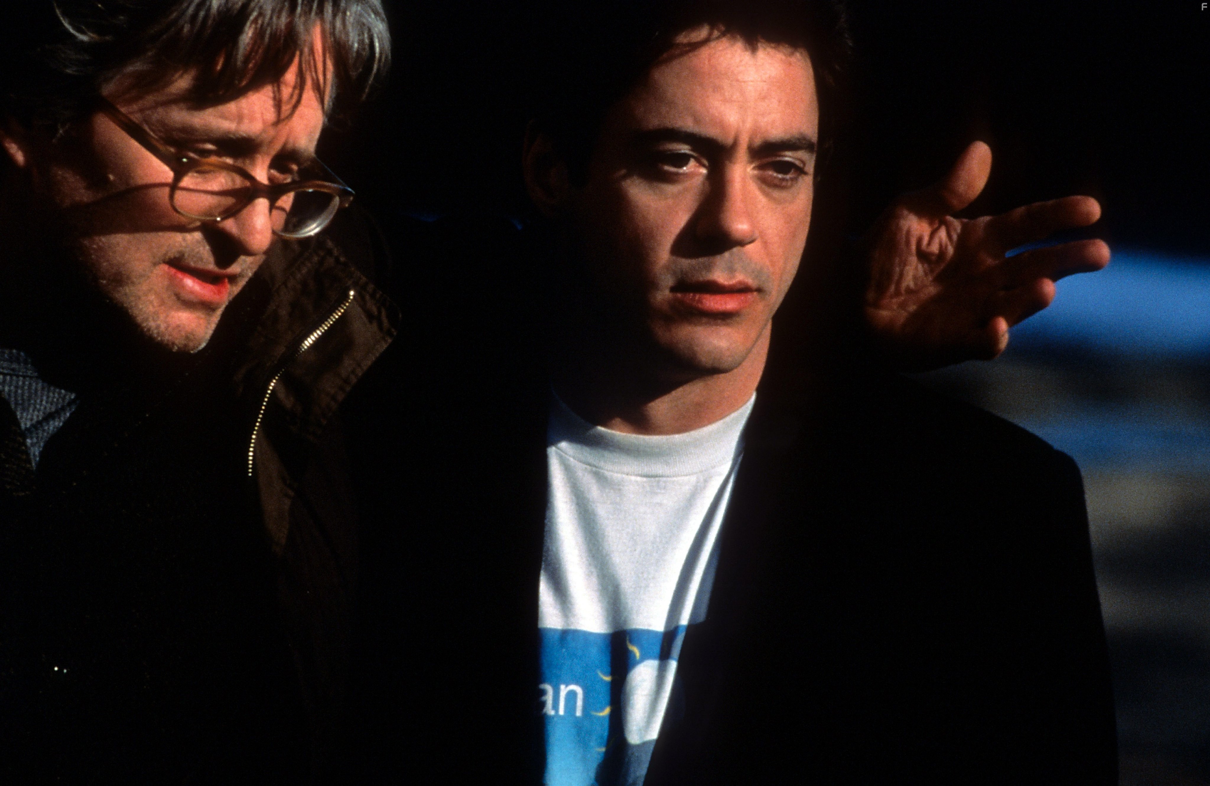 Michael Douglas and Robert Downey Jr. in Вундеркинды (2000)