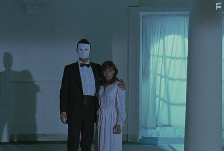 Robin Frates and Jimmie F. Skaggs in Повелитель кукол (1989)