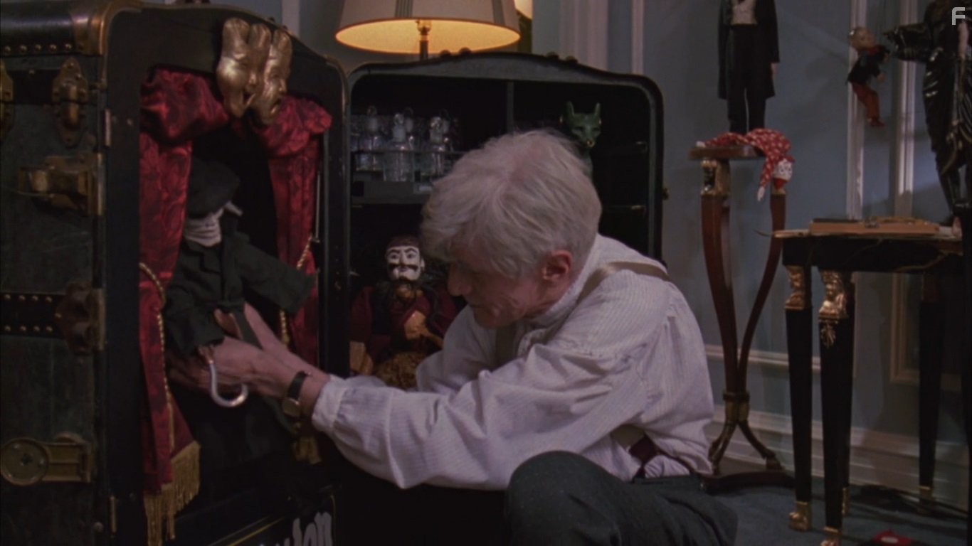 William Hickey in Повелитель кукол (1989)