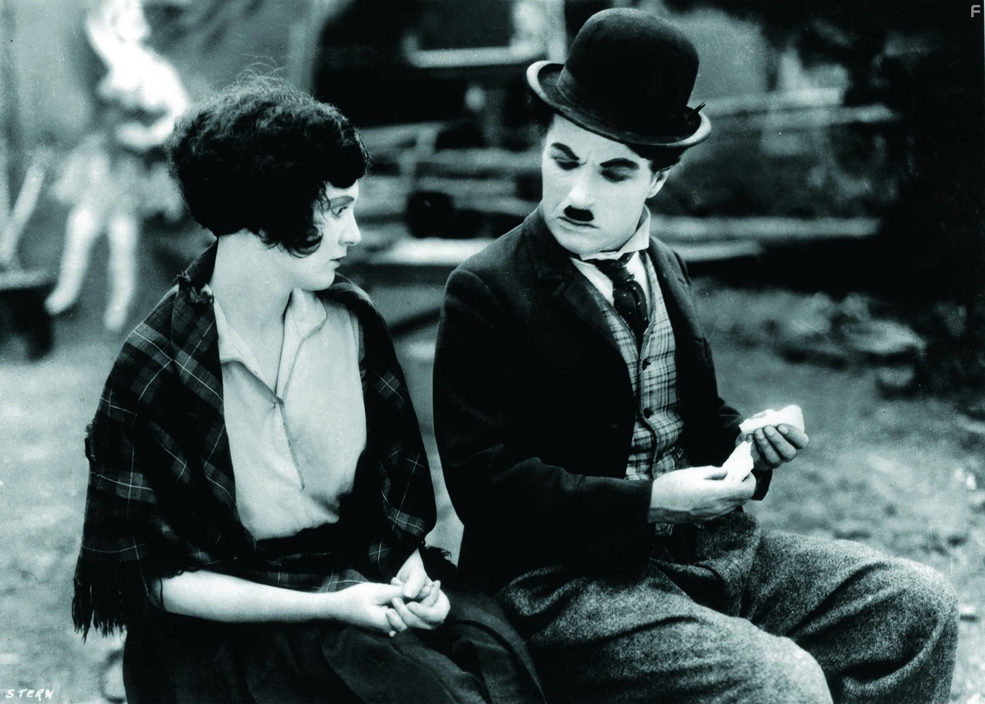 Charles Chaplin and Merna Kennedy in Цирк (1928)