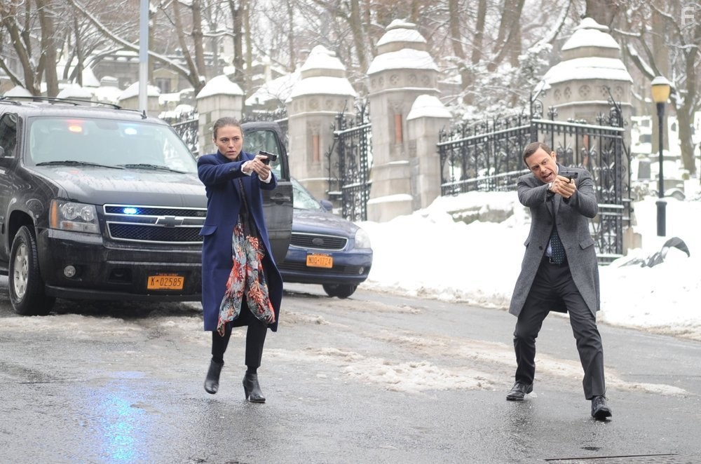 Trieste Kelly Dunn and Matthew Rauch in Beрь (2014)