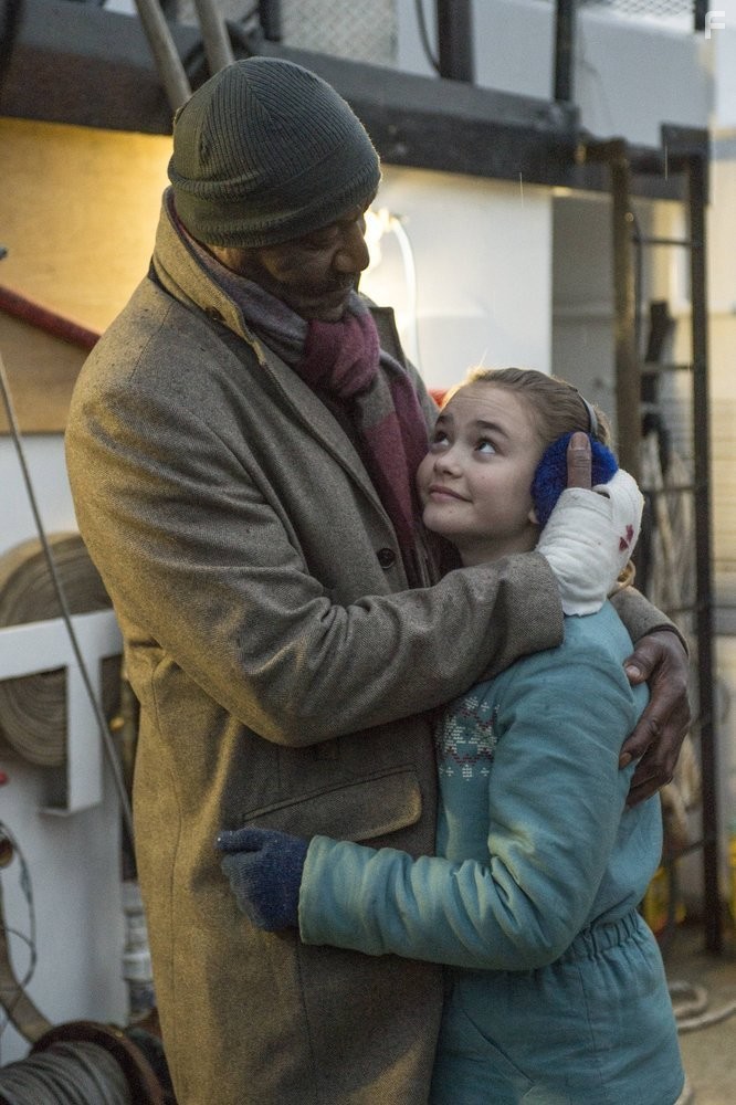 Delroy Lindo and Johnny Sequoyah in Beрь (2014)