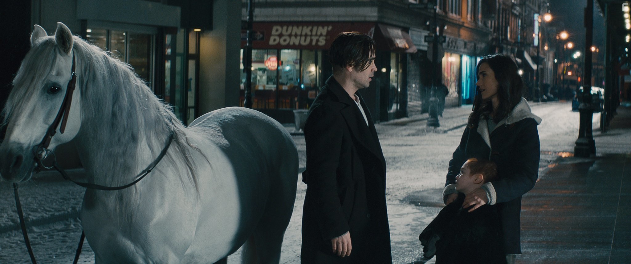 Jennifer Connelly, Colin Farrell, and Ripley Sobo in Любовь сквозь время (2014)