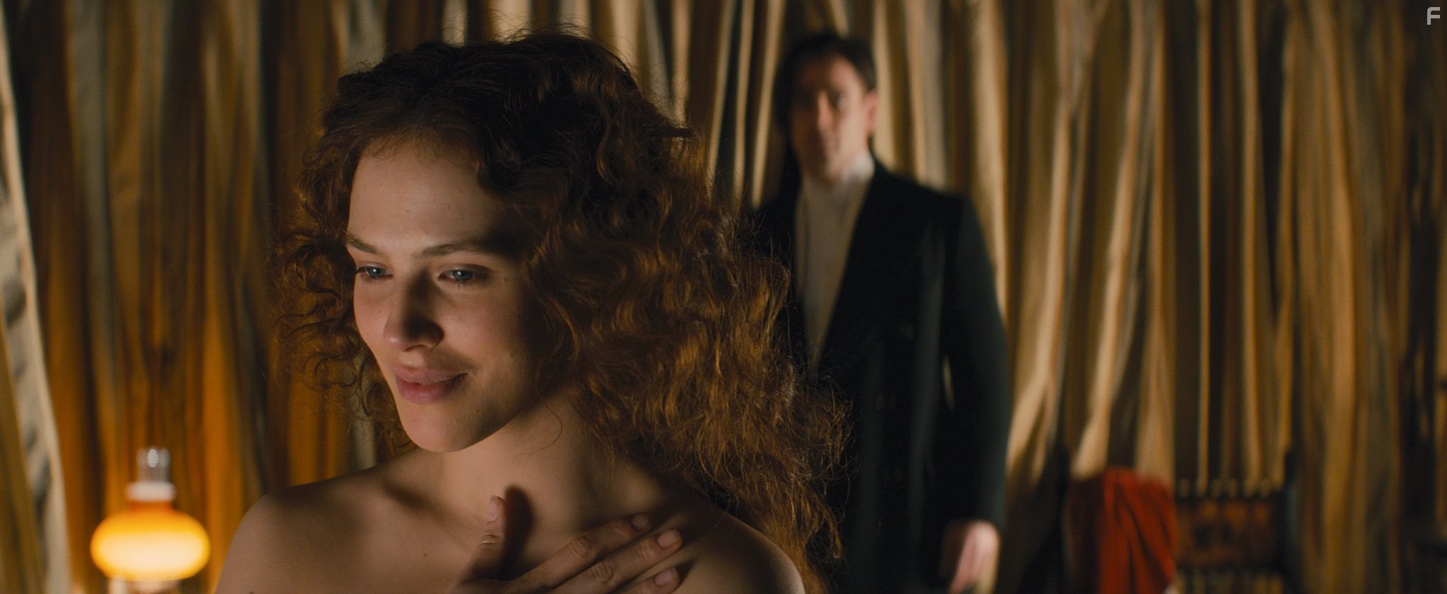 Colin Farrell and Jessica Brown Findlay in Любовь сквозь время (2014)