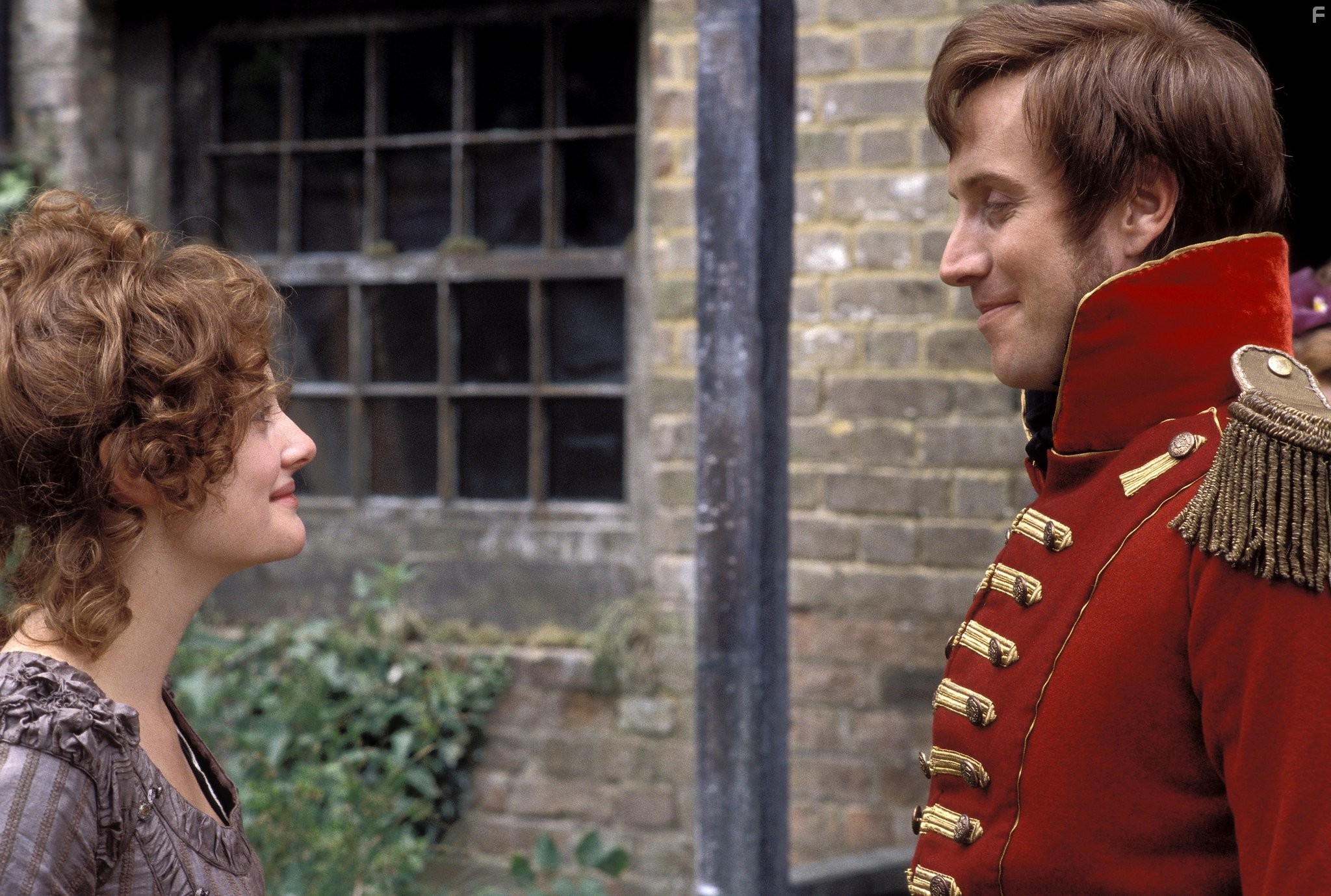 Romola Garai and Rhys Ifans in Ярмарка тщеславия (2004)