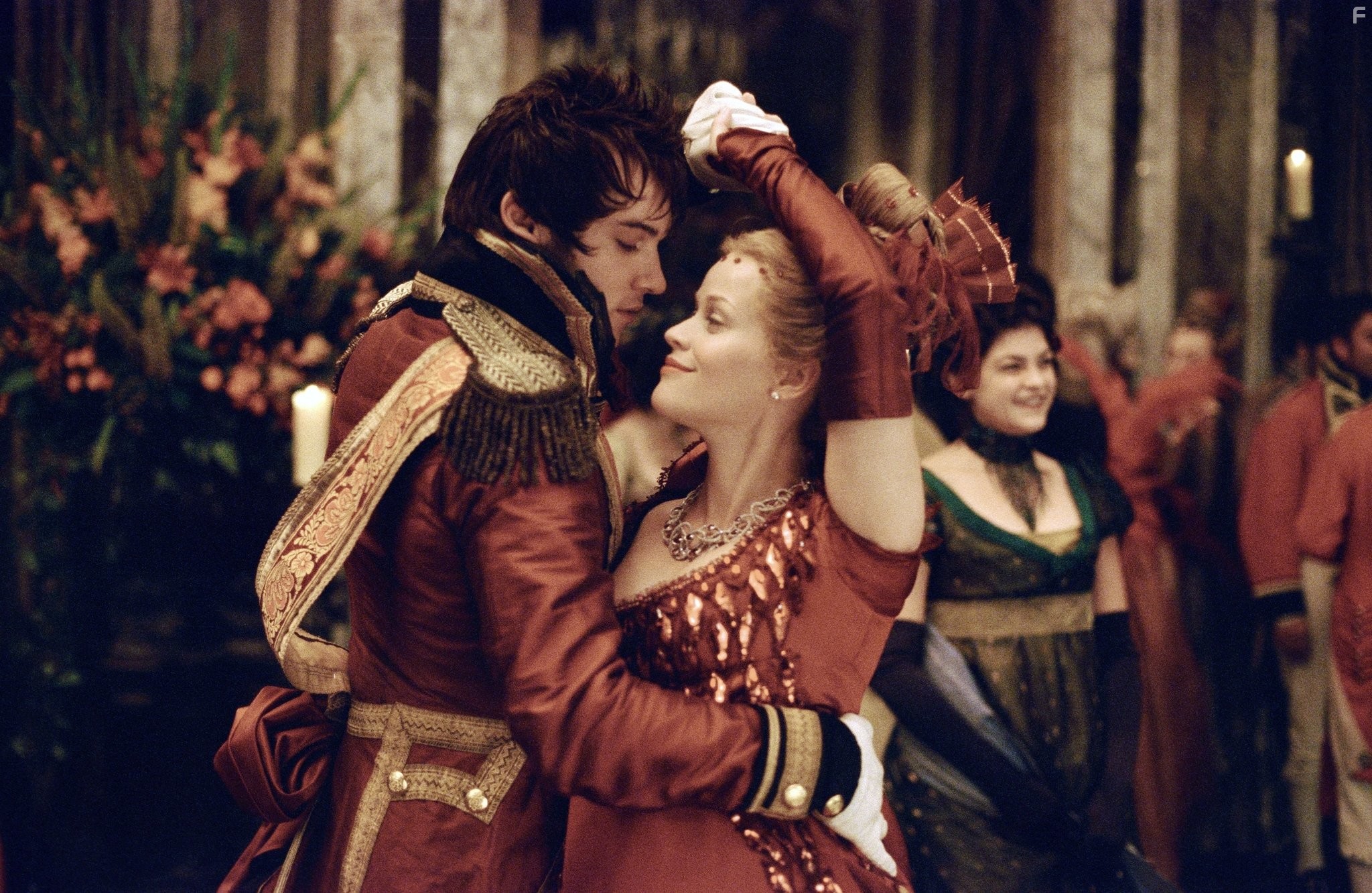Reese Witherspoon and Jonathan Rhys Meyers in Ярмарка тщеславия (2004)