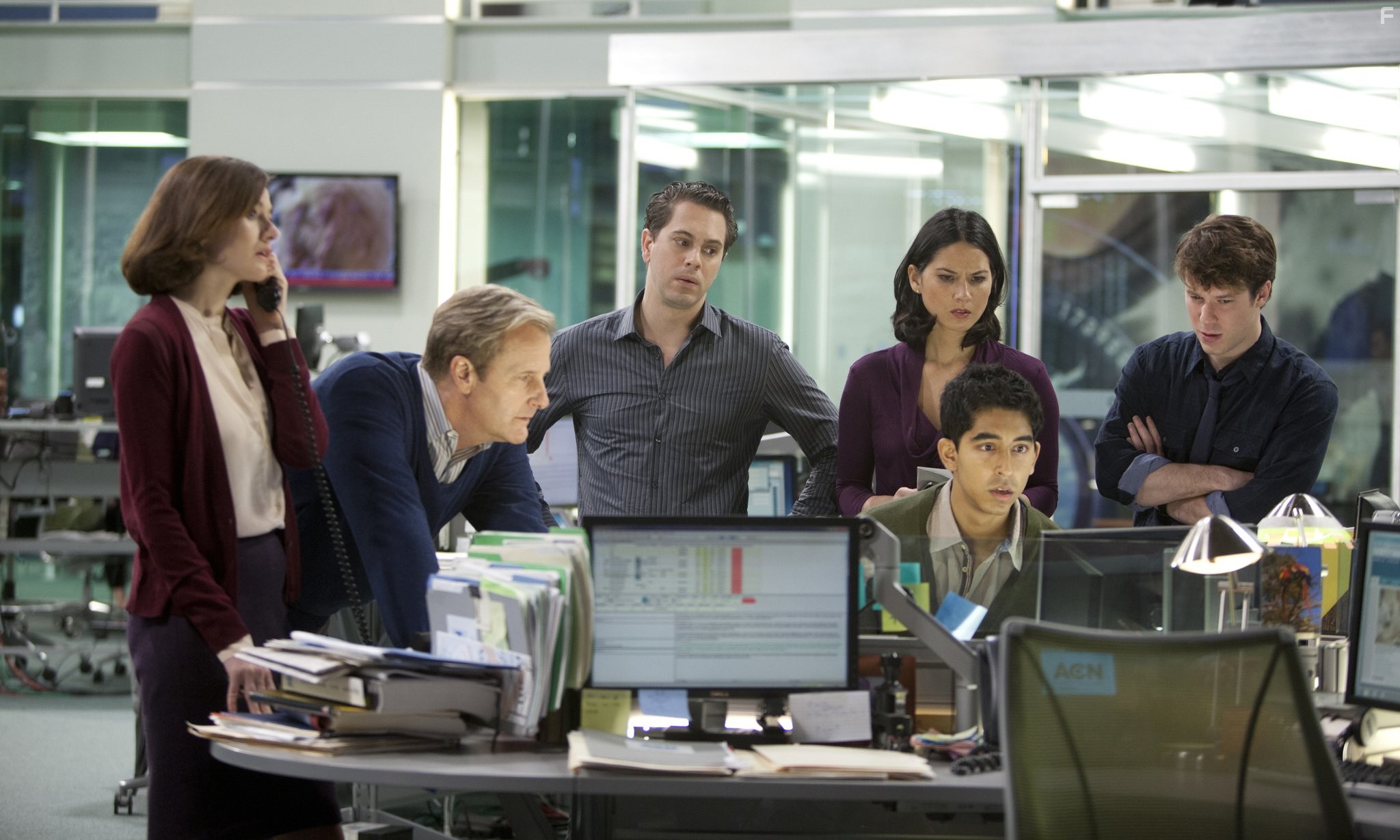 Jeff Daniels, John Gallagher Jr., Emily Mortimer, Thomas Sadoski, Olivia Munn, and Dev Patel in Новости (2012)
