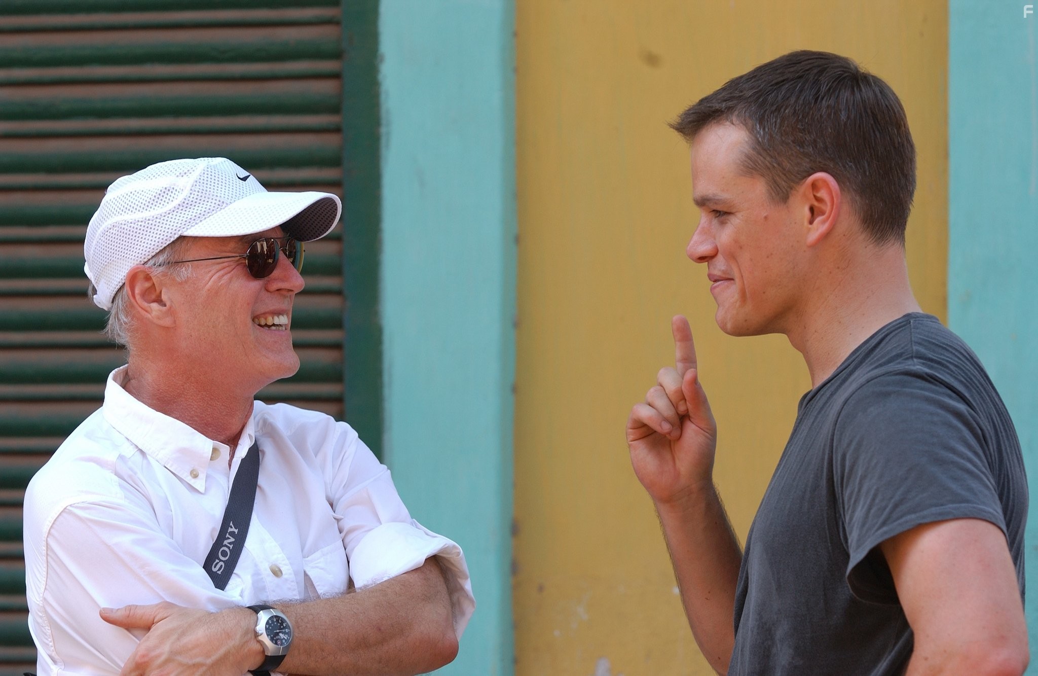 Matt Damon and Frank Marshall in Превосходство Борна (2004)