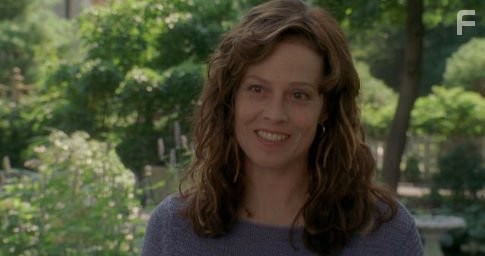 Sigourney Weaver in Вымышленные герои (2004)