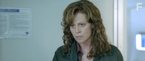 Sigourney Weaver in Вымышленные герои (2004)