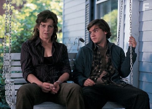 Sigourney Weaver and Emile Hirsch in Вымышленные герои (2004)