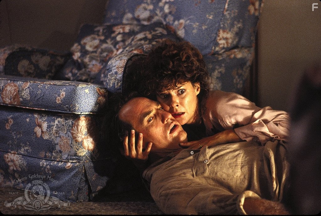 JoBeth Williams and Craig T. Nelson in Полтергейст 2: Обратная сторона (1986)