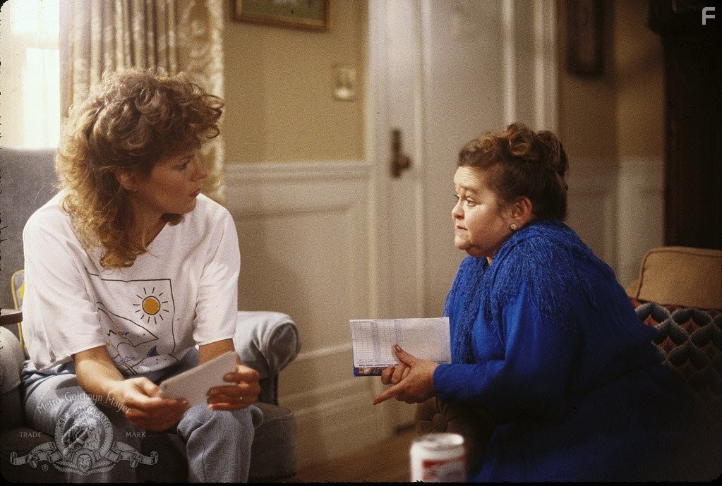 JoBeth Williams and Zelda Rubinstein in Полтергейст 2: Обратная сторона (1986)