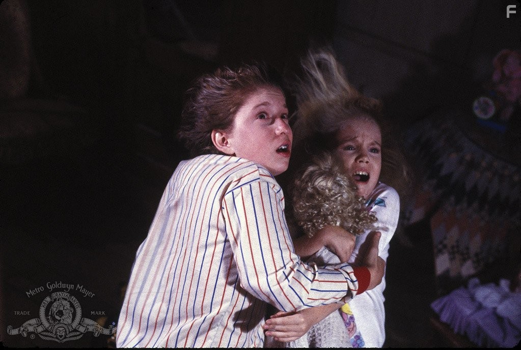 Heather O'Rourke and Oliver Robins in Полтергейст 2: Обратная сторона (1986)