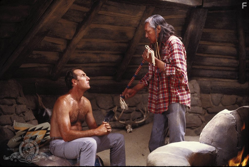 Craig T. Nelson and Will Sampson in Полтергейст 2: Обратная сторона (1986)